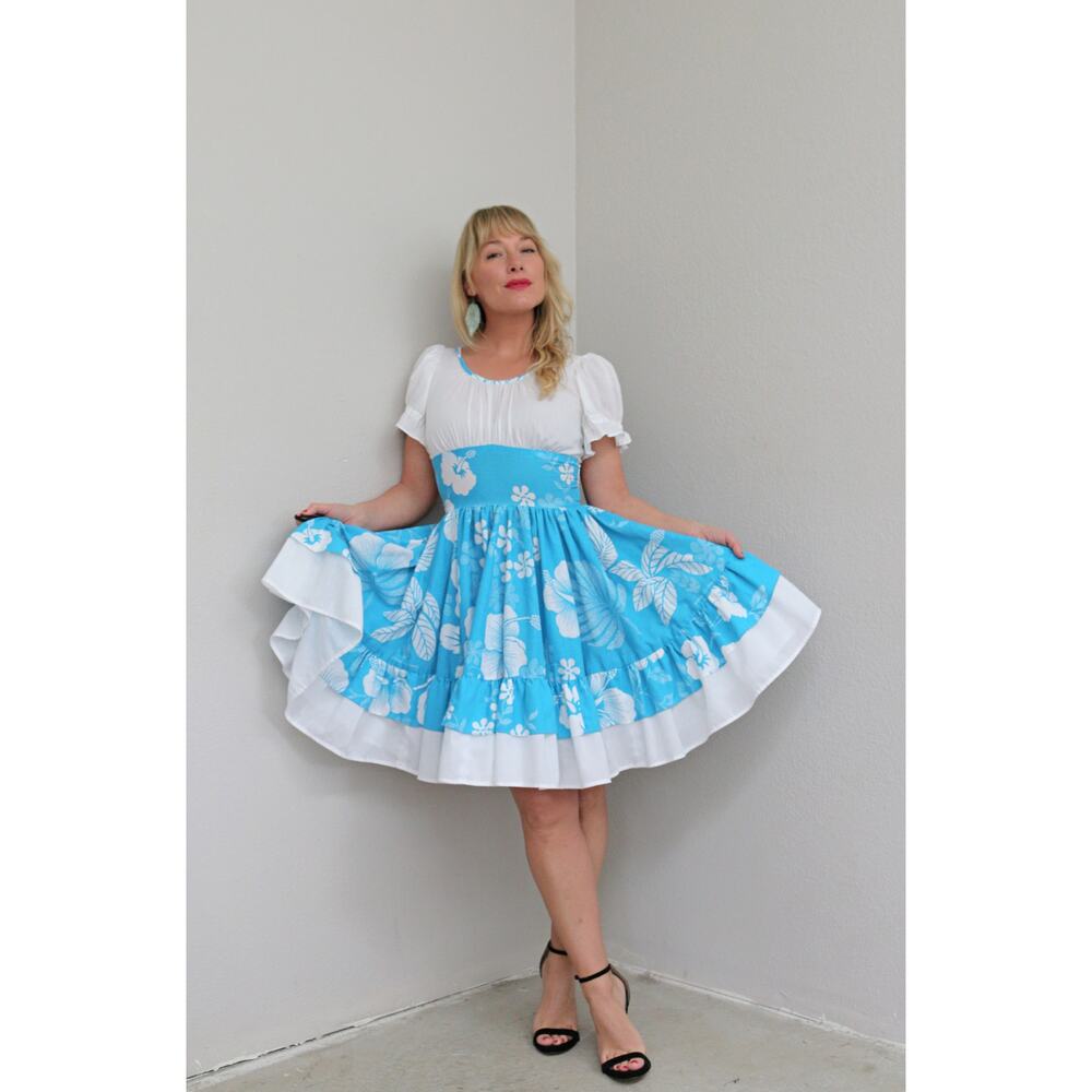 1970's Vintage Hawaiian Florals Square Dance Dress ~ Women's XS SM ~ Twirl Skirt